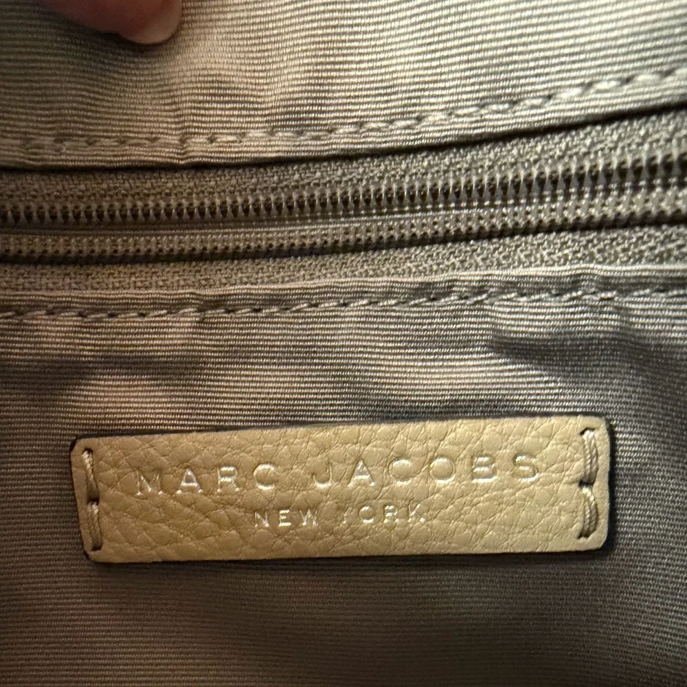 👜 Marc Jacobs Empire City Leather Crossbody – Sandstone | NWT